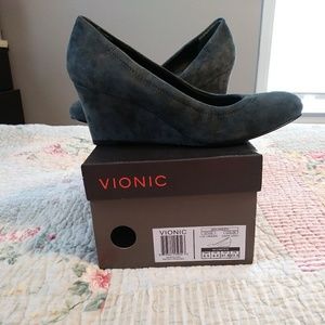 EUC Vionics Dark Gray Suede Pump/Wedge